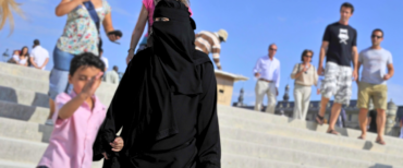 Legge velo burqa Fratelli d’Italia