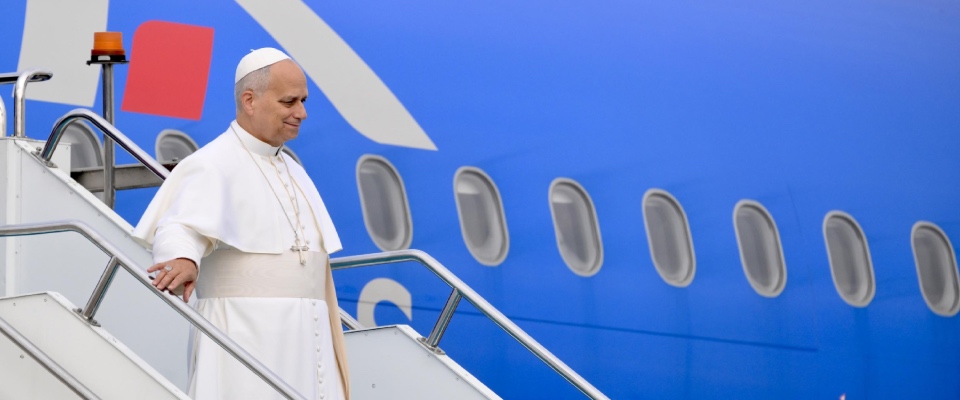 Ci vorrebbe un miracolo, anzi un aggiornamento: tra gli Airbus malfunzionanti c’è anche quello di Papa Leone XIV