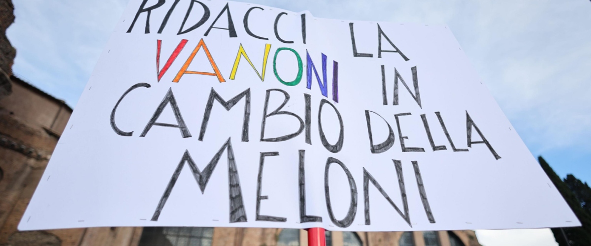 Alla faccia della marcia contro la violenza sulle donne di Non una di meno, ecco uno dei cartelli “soft” del corteo di ieri…