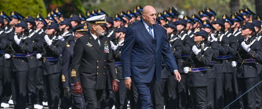 Crosetto smonta le fake news sul nuovo servizio militare: “Niente leva obbligatoria, da 3 anni ripeto che riguarderà solo i volontari”