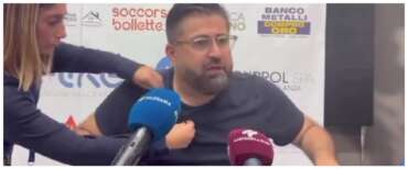 Ormai è tutto “sessismo”: il direttore del Brindisi fatto passare per Barbablù per una battuta (video). La figlia risponde a Repubblica