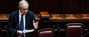 Urso gela i sindacati catastrofisti sull’Ex Ilva: “Investiamo sulla formazione dei lavoratori e sulla conversione green”