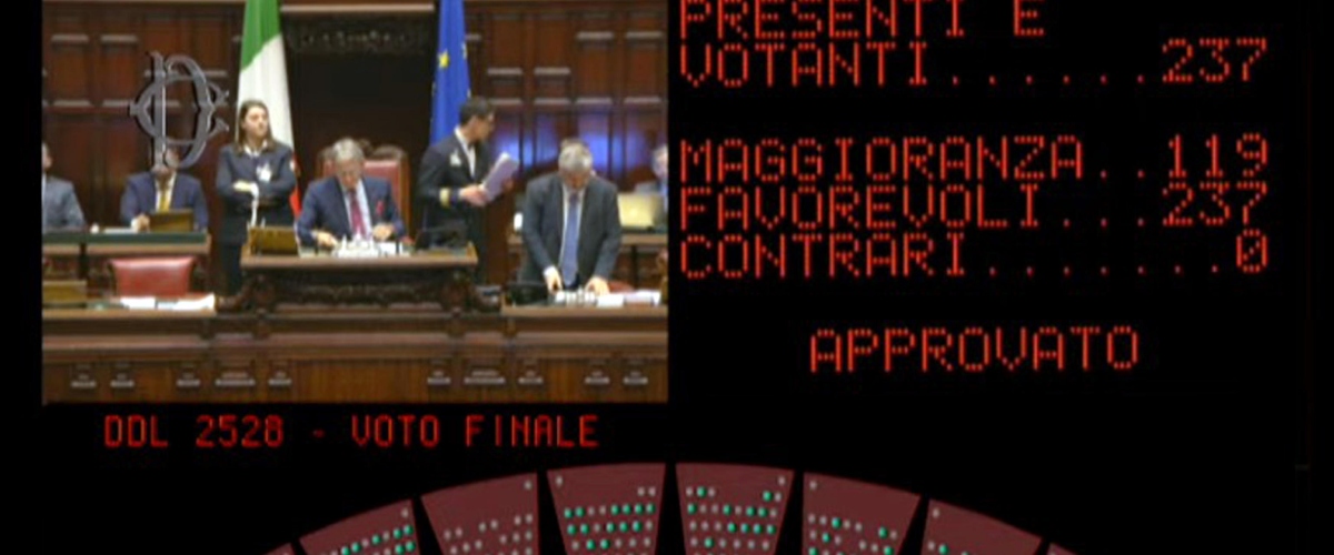 Ok alla Camera, il femminicidio diventa reato. Meloni: importante segnale di coesione