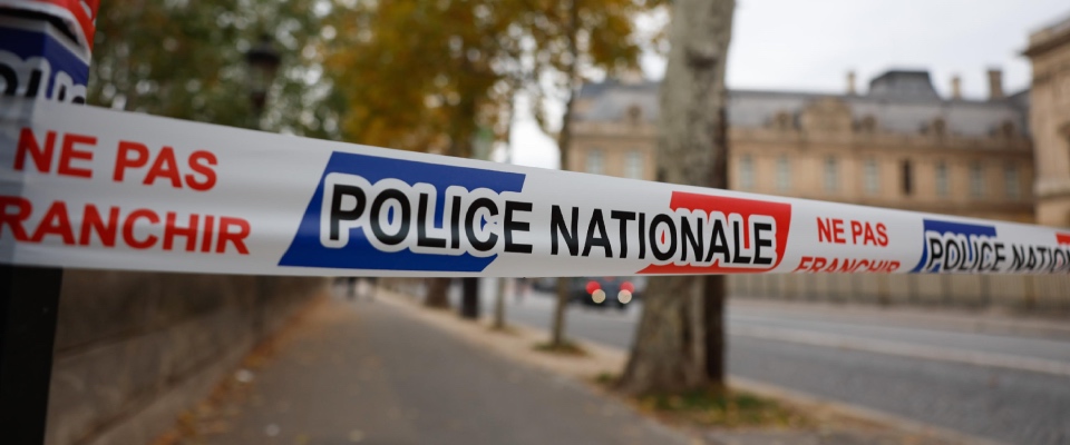 Francia, urla “Allah akbar” e investe dieci persone: tre sono ferite gravemente. Torna lo spettro del terrorismo? Francia, urla “Allah akbar” e investe dieci persone: tre sono ferite gravemente. Torna lo spettro del terrorismo?