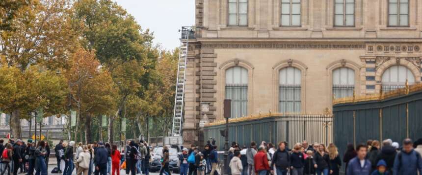 Furto al Louvre, il punto sulle indagini Furto al Louvre, il punto sulle indagini