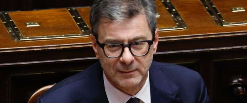 Difendere l’Italia dal dumping cinese, da Shein e Temu. Giorgetti: “Approvata la nuova tassa sui pacchi extra Ue”