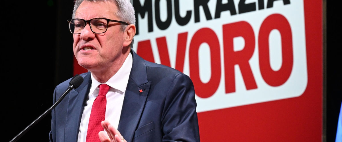 il compagno landini urla contro il governo ma non firma i contratti non tratta con il nemico i lavoratori un dettaglio da Secoloditalia.it il compagno landini urla contro il governo ma non firma i contratti non tratta con il nemico i lavoratori un dettaglio