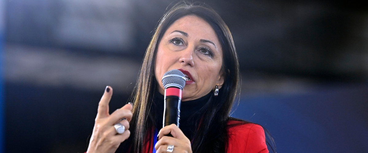 Patetico delirio della grillina Maiorino sulla Meloni: “Non ha mai pensato alle donne”. Ennesima figuraccia