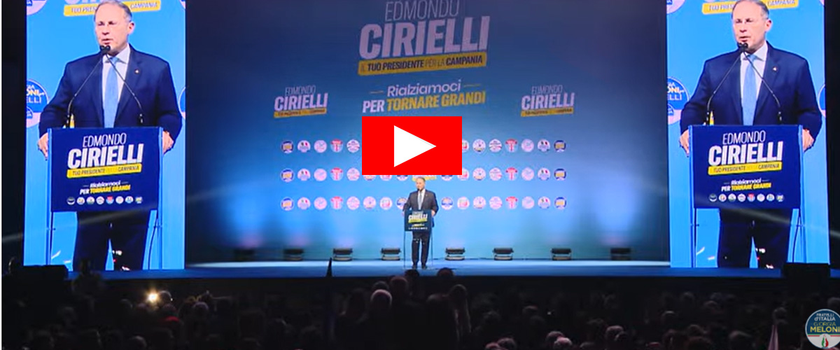 Pienone per il Cirielli day: “Liberiamo la Campania dalla cricca di potere”. Tra poco la Meloni (qui la diretta)