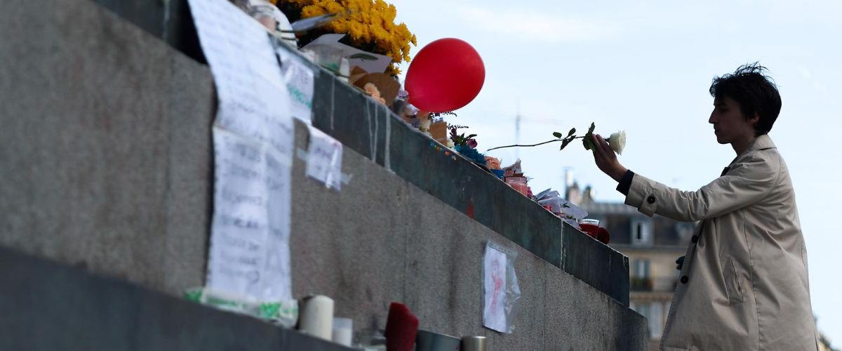 francia dieci anni dopo gli attentati di parigi il paese che non ha pi249 smesso di guardarsi alle spalle