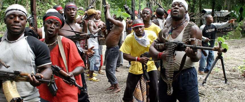 Nuovo dramma in Nigeria: rapite 25 studentesse da banditi armati in una scuola, nessun collegamento con i jihadisti