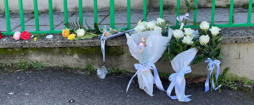 Bambino soffocato dalla felpa all’asilo, la maestra che lo ha soccorso non è indagata. Si indaga sul piccolo bosco “labirinto”