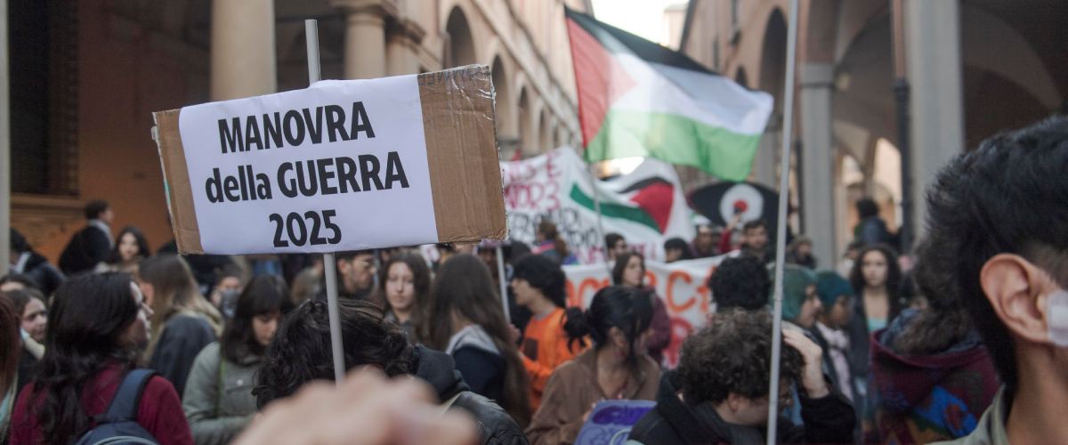 Una manifestazione dei collettivi bolognesi