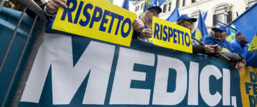 Sanità, firmato il contratto per medici, infermieri e dirigenti sanitari: aumenti medi di 490 euro lordi al mese