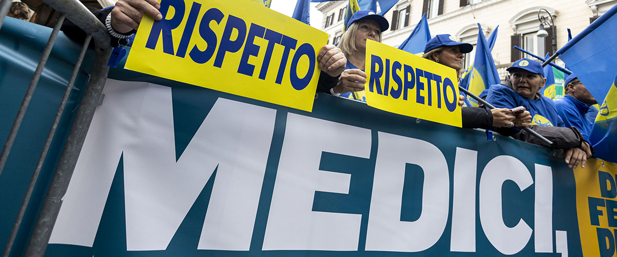 Sanità, firmato il contratto per medici e infermieri: aumenti medi di 490 euro lordi al mese Sanità, firmato il contratto per medici e infermieri: aumenti medi di 490 euro lordi al mese