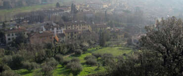Coppia uccisa in un quartiere residenziale, torna lo spettro di un “mostro” a Firenze: sangue ovunque