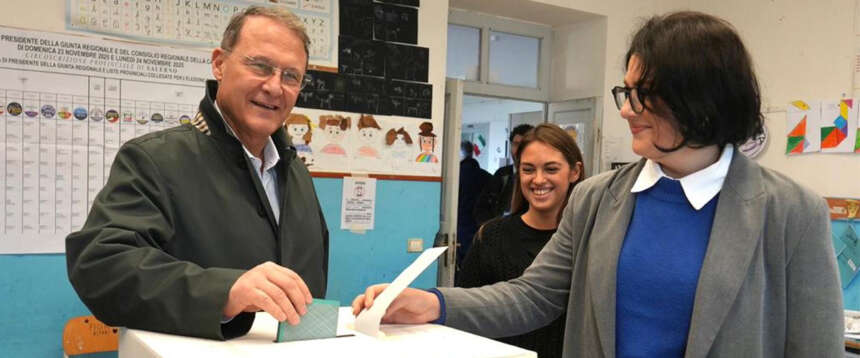 Urne aperte dalle 7 in Campania, Puglia e Veneto. Forte astensionismo, si vota oggi fino alle 15