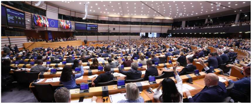 In Parlamento Ue la maggioranza di centrodestra approva un atto legislativo: è la prima volta