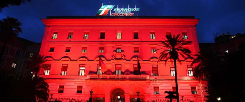 Trenta stazioni si tingono di rosso: l’impegno di Fs contro la violenza sulle donne