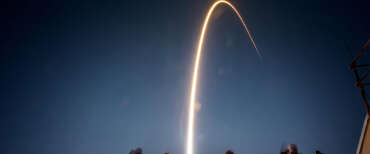 La sinistra guarda al dito, l’Italia alla Luna: un italiano nella missione Artemis. Urso: “Protagonisti nello spazio”