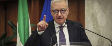 Sentenze “stupefacenti”, Mantovano zittisce il giudice buonista: “Allarme droga sottovalutato dalle toghe, ecco i casi…”