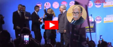 Napoli fa ballare la Meloni sulle note di “chi non salta comunista è…” (video), Ruotolo (Pd) impazzisce: “Fascitelli!”