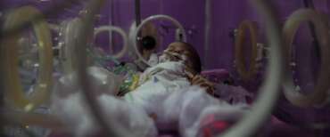 Neonata trovata con la testa nel water a Torino: è grave. La madre era sotto l’effetto del crack