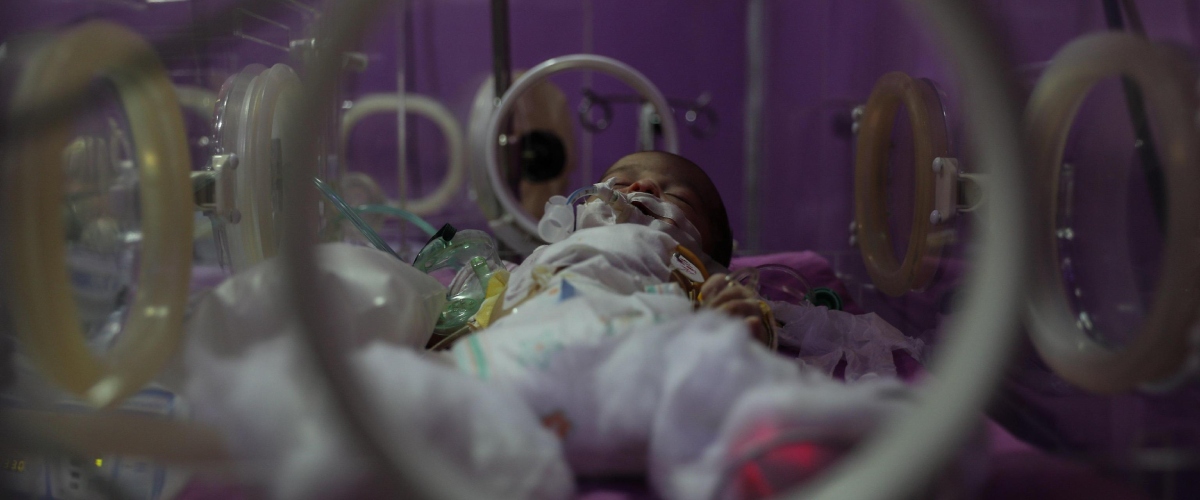 Neonata trovata con la testa nel water a Torino: è grave. La madre era sotto l’effetto del crack