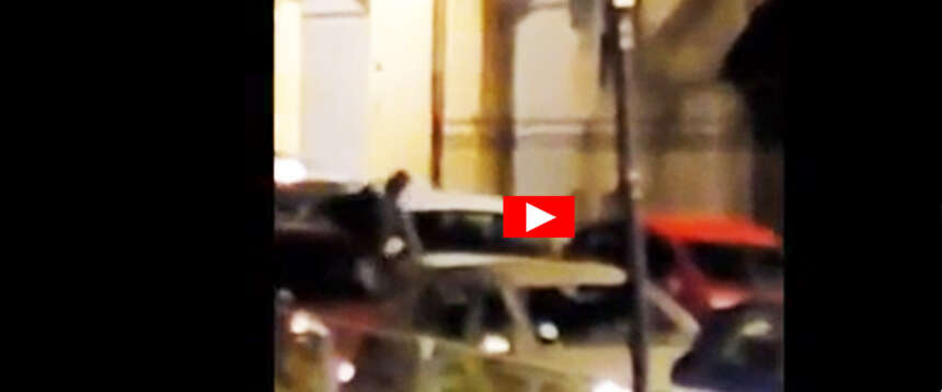 Nigeriano distrugge oltre cento specchietti di auto in piena notte, senza motivo. Il video della vergogna