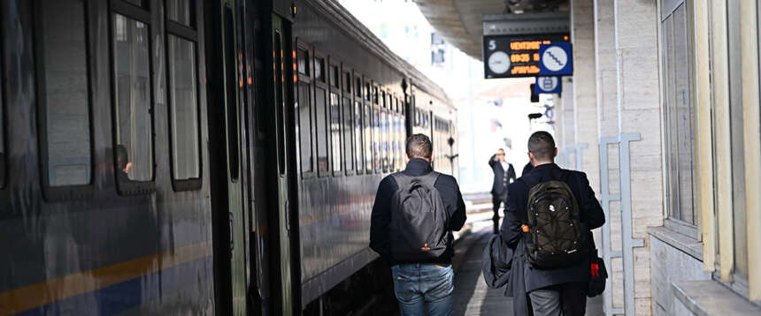Immigrato aggredisce una modella sul treno: era recidivo per violenze. E’ scattata l’espulsione