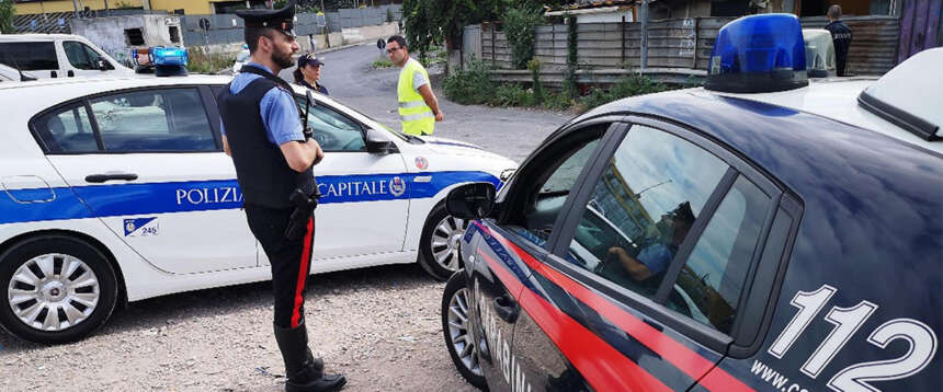 Far West nella Roma di Gualtieri: tiro al bersaglio dei nomadi contro i vigili dal campo di via Salone