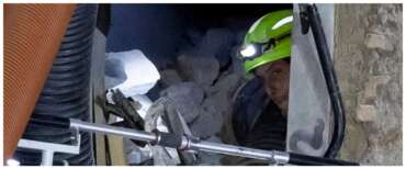 Estratto vivo dalle macerie l’operaio 66enne travolto dal crollo della Torre dei Conti