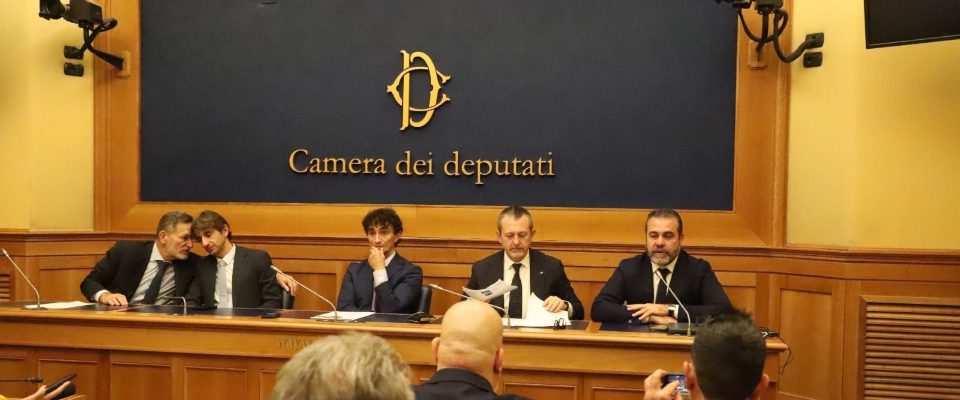 Basta iscrizione nel registro degli indagati come “atto dovuto”: una pdl di FdI a tutela degli agenti che agiscono legittimamente