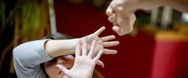 Luino, pesta la moglie e tenta di strangolarla, arrestato 48enne dello Sri Lanka