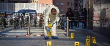 Dirigente di Finlombarda accoltellata alla schiena in piazza Gae Aulenti: c’è l’identikit dell’aggressore