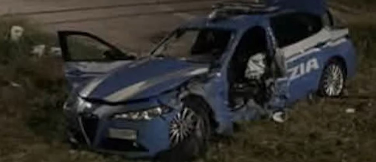 Poliziotto morto a Napoli, FdI si stringe attorno alle forze dell’ordine e ai familiari della vittima: “Il suo sacrificio sia nella memoria di tutti” Poliziotto morto a Napoli, FdI si stringe attorno alle forze dell’ordine e ai familiari della vittima: “Il suo sacrificio sia nella memoria di tutti”