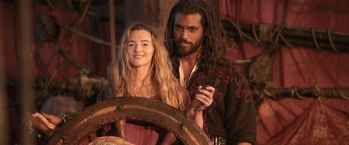 Mara Venier terrorizza “Sandokan” con domande sulla sua vita privata: “Marianna? E’ solo un’attrice…”