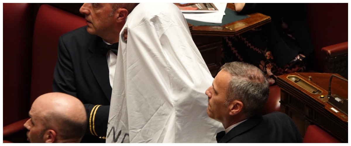 Il “Re Magi” mal riuscito che imita Pannella e dice che la cannabis non fa male: ritratto di un vero fantasma Il “Re Magi” mal riuscito che imita Pannella e dice che la cannabis non fa male: ritratto di un vero fantasma