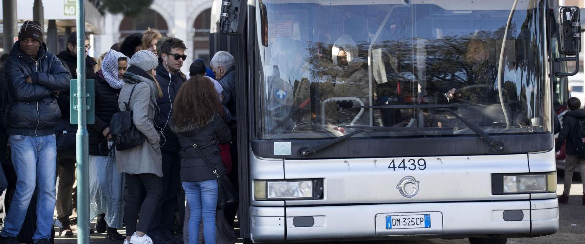 Flop dello sciopero generale: adesioni da prefisso telefonico. Ma l’effetto annuncio fa esplodere i disagi Flop dello sciopero generale: adesioni da prefisso telefonico. Ma l’effetto annuncio fa esplodere i disagi