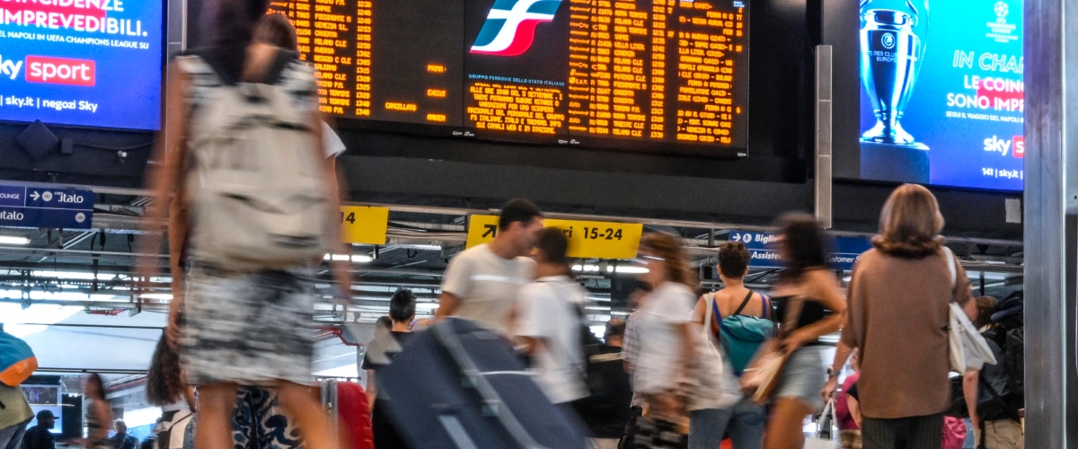 Sciopero, ancora un venerdì nero per gli italiani: disagi e caos. A rischio metro, bus, treni e voli