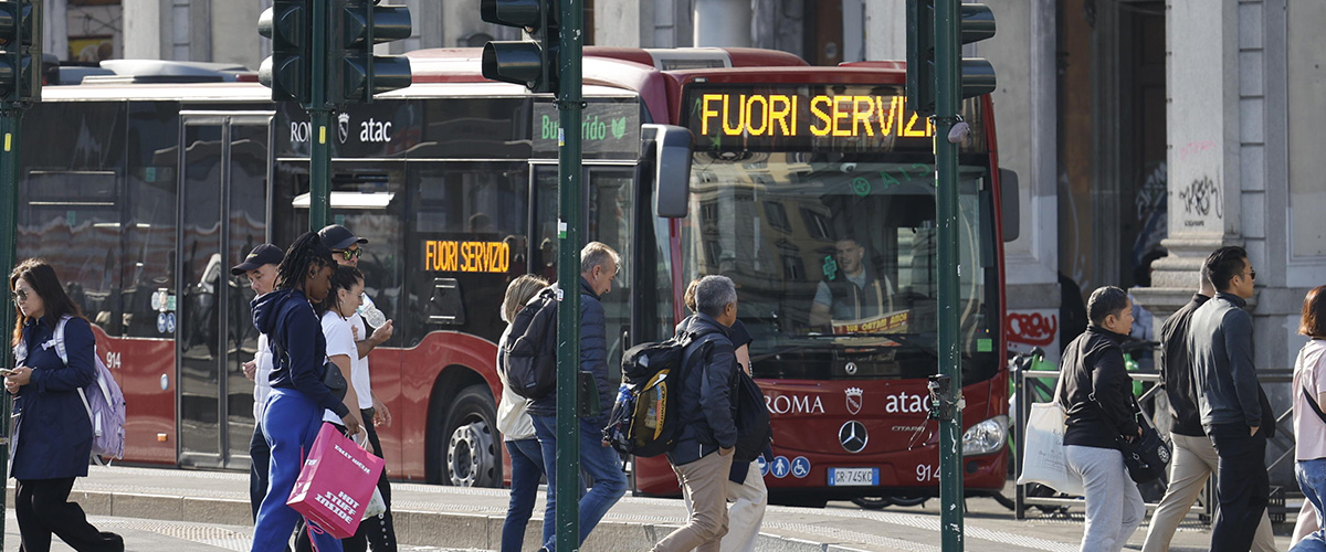 il weekend lungo dei sindacati un altro venerd236 nero per gli scioperi trasporti paralizzati in tutta italia da Secoloditalia.it il weekend lungo dei sindacati un altro venerd236 nero per gli scioperi trasporti paralizzati in tutta italia
