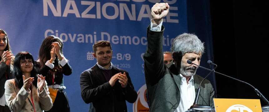 Barca, spese per la scorta “romana” e un lavoro fantasma: Fico in Campania è già il “meme” del grillino diventato casta