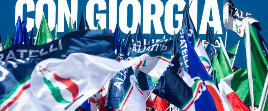 Sondaggio Dire Tecnè, vento in poppa per il governo che sfiora il 44% di gradimento. Ancora in crescita FdI al 31,1%