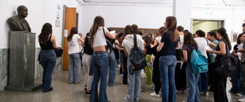 Test di medicina, sui social spuntano le foto dei quesiti durante l’esame. Il ministero valuta l’annullamento