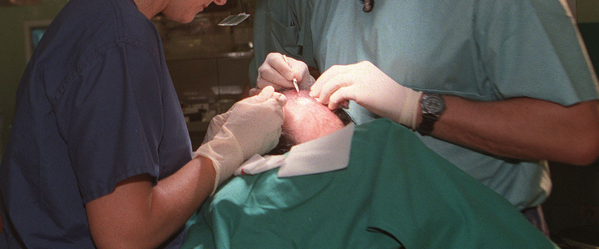 va in coma dopo il trapianto di capelli scoperto ad arezzo un centro con finti medici e abusivi da Secoloditalia.it va in coma dopo il trapianto di capelli scoperto ad arezzo un centro con finti medici e abusivi