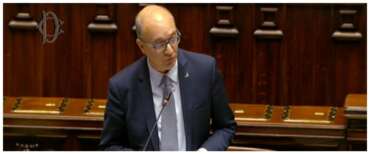 Valditara: sì all’educazione sessuale nelle scuole, no all’indottrinamento sulla ‘fluidità di genere’