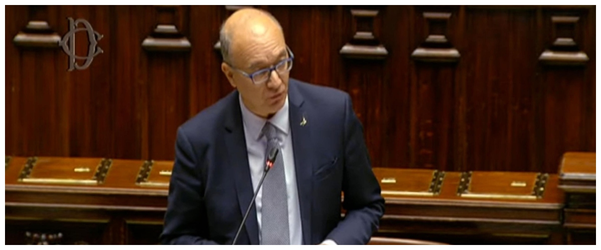 Valditara: sì all’educazione sessuale nelle scuole, no all’indottrinamento sulla ‘fluidità di genere’