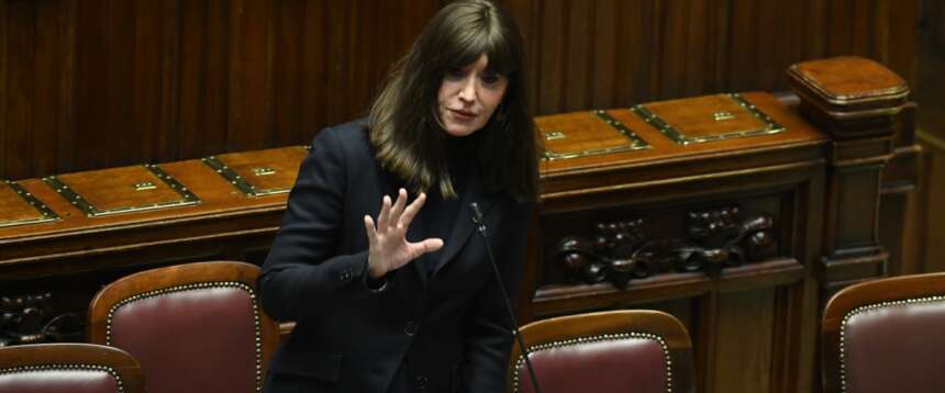 Accesso a Medicina, il ministro Bernini nega passi indietro ma annuncia anche correttivi e migliorie