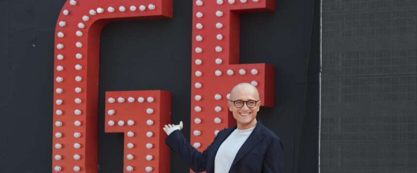 Signorini denunciato per violenza sessuale da un ex concorrente del Grande fratello. Il Codacons presenta un esposto