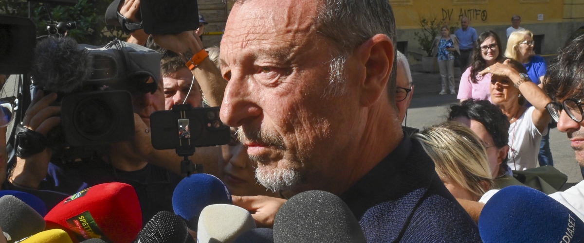 Amadeus in Rai, torna o non torna? Questo il dilemma. Tra rumors e fanta tv c’è chi ne è certo. Ma c’è un “ma”: De Martino Amadeus in Rai, torna o non torna? Questo il dilemma. Tra rumors e fanta tv c’è chi ne è certo. Ma c’è un “ma”: De Martino